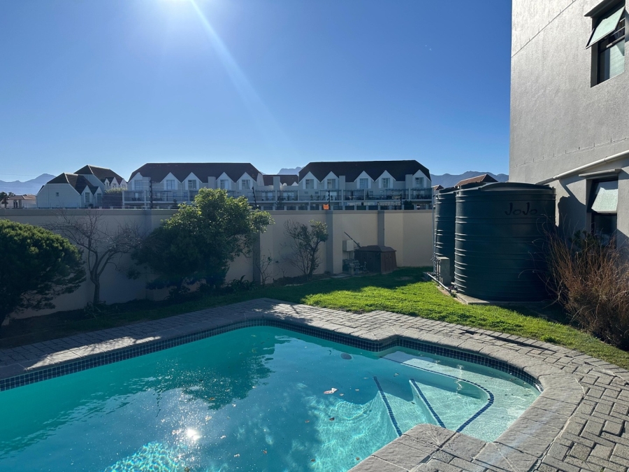 2 Bedroom Property for Sale in Whispering Pines Western Cape